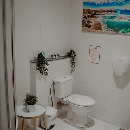 Rostelbem Guesthouse Lisbon Хостел *