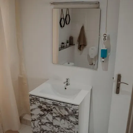 Rostelbem Guesthouse Lisbon Хостел *
